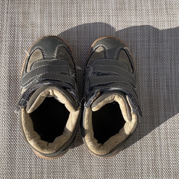 Easy wear  velcro baby/toddler shoes! - Picture 6 of 7